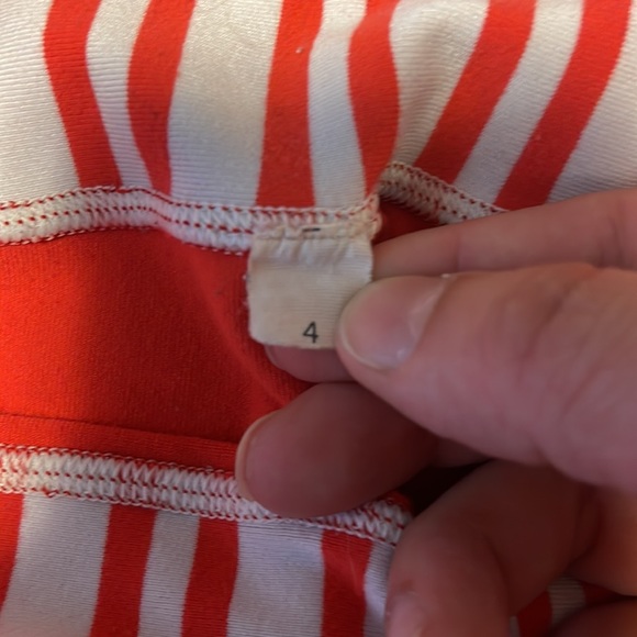 Lululemon size 4, pink, 7/8length, great condition - Picture 4 of 4